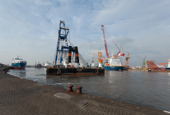Der Schwimmkran "Rotterdam" im EinsatzSchwimmkran1.2.4.3 Die Häfen,1.2.4 Öffentlichkeit_Intermedia,1.2 WebseitePixelboxx-Export
