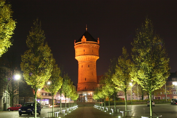 Auf dem Konrad-Adenauer-Platz befindet sich der Wasserturm1.2.4.1 Die Stadtteile,1.2.4 Öffentlichkeit_Intermedia,1.2 WebseitePixelboxx-Export